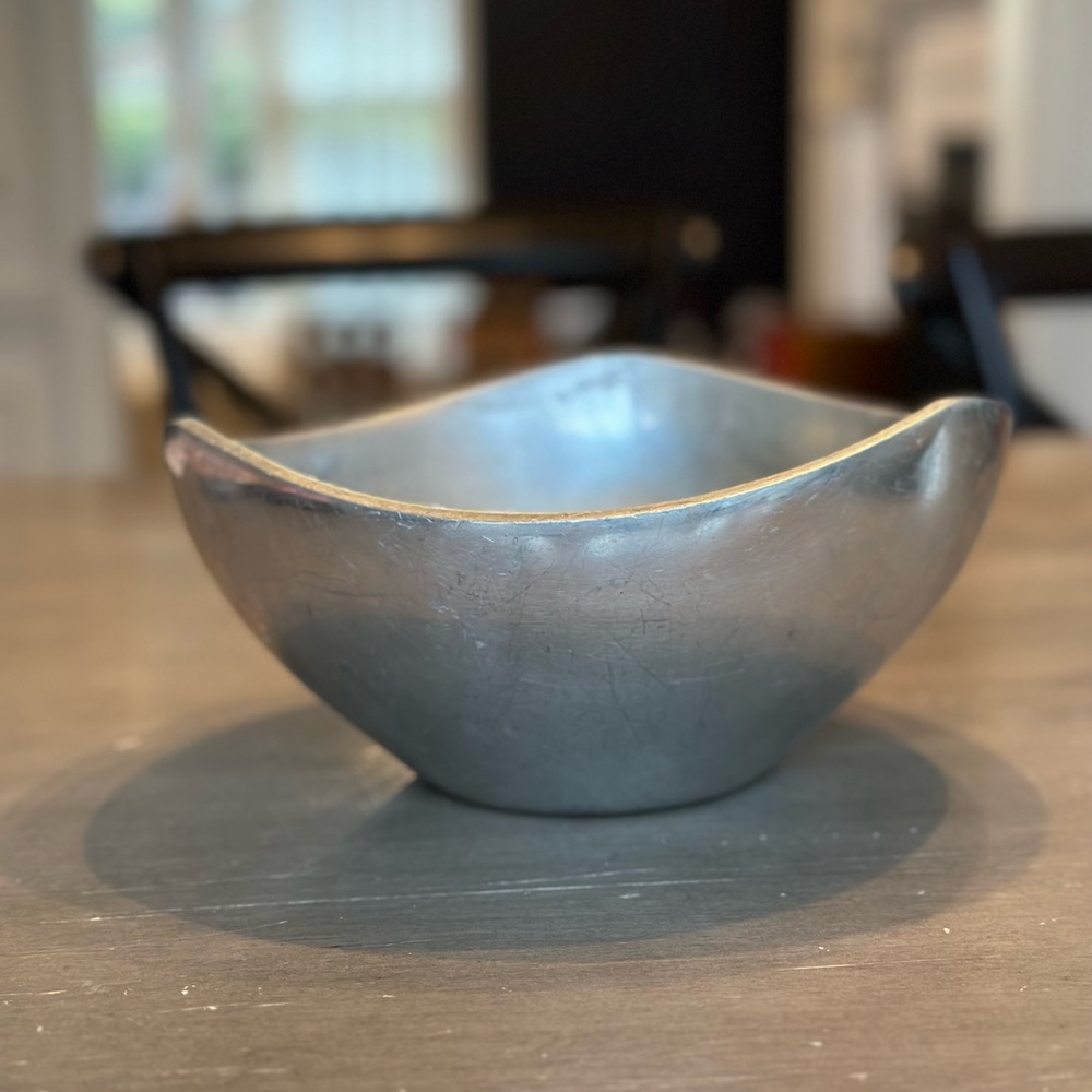 Nambe 527 tri corner bowl 9”